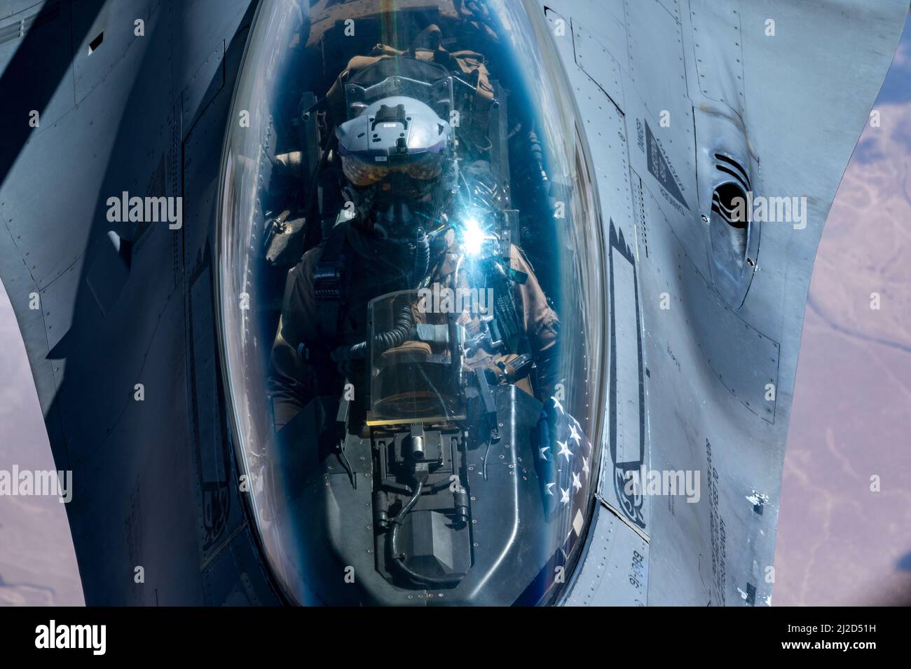 A U.S. Air Force F-16 Fighting Falcon pilot conducts in-flight refueling over the U.S. Central Command area of responsibility March 24th, 2022. The F-16 Fighting Falcon delivers airpower and showcases Ninth Air Force (Air Forces Central)’s commitment to security and stability in the USCENTCOM AOR. (U.S. Air Force photo by Staff Sgt. Frank Rohrig) Stock Photo