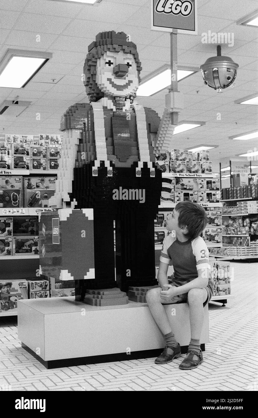 Hamleys Toy Shop, Bull Street, Birmingham, 11th October 1985. Hamleys