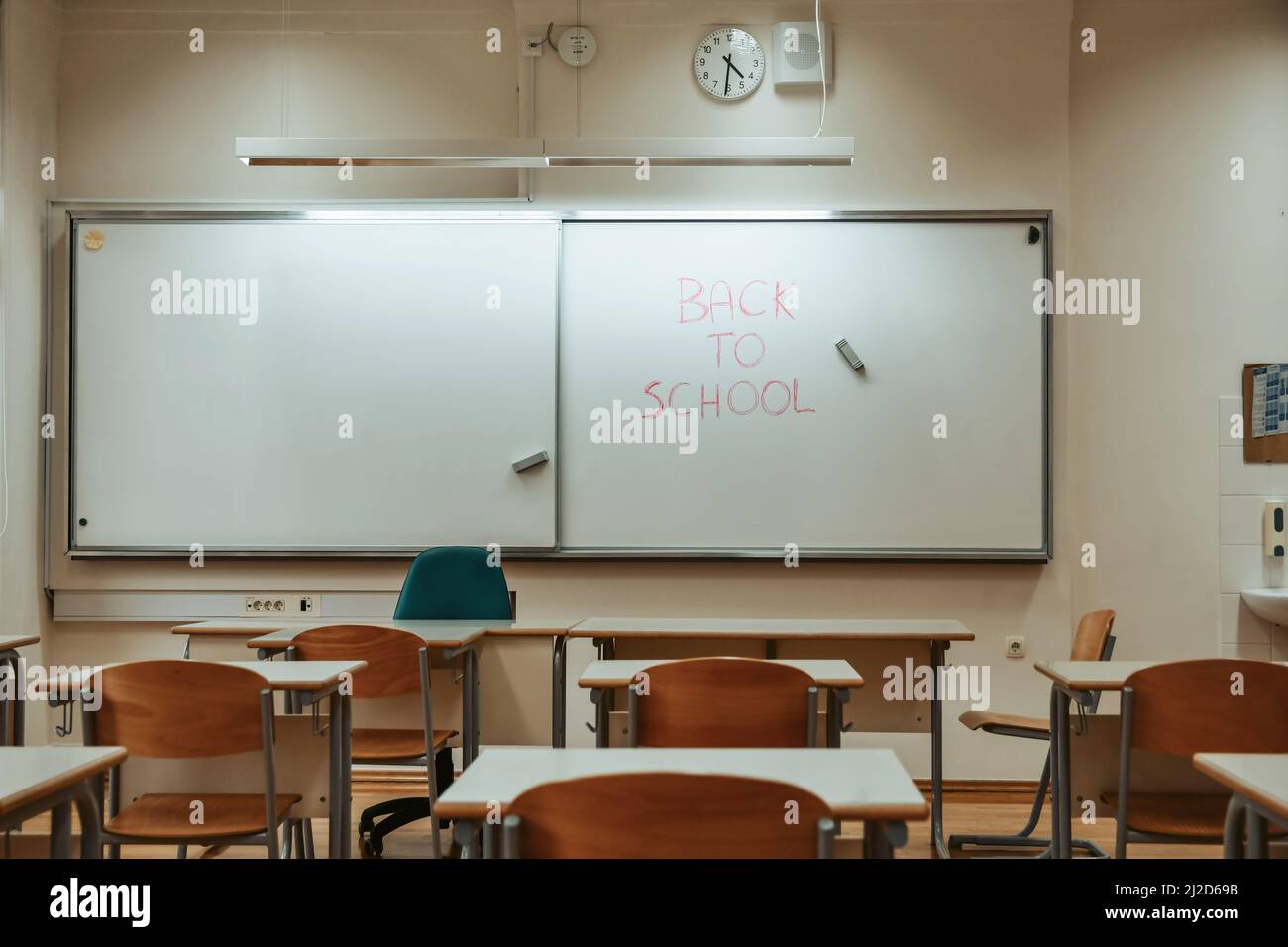 The whiteboard with text "back to school" in empty classroom Stock