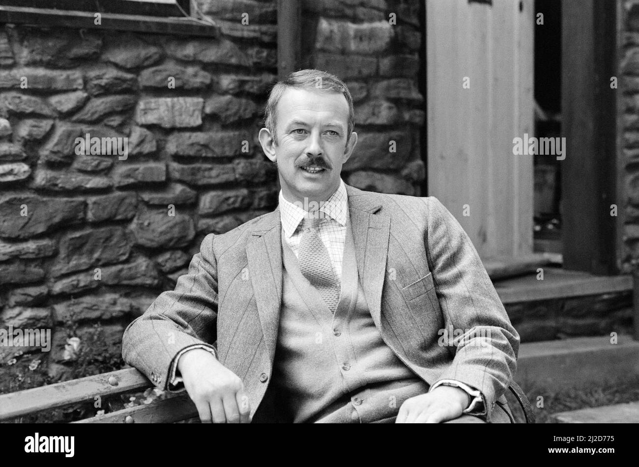 Roy Marsden on the set of 'The Black Tower' in Norfolk. 25th July 1985. Stock Photo