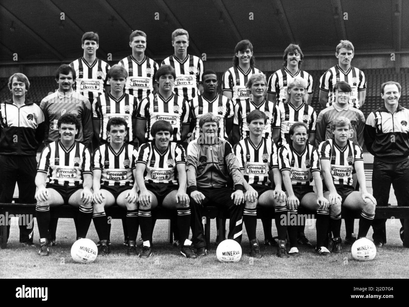 Newcastle United's first team squad pictured in their new strips at the St. James's Park Press day are:Back row (left to right) Kenny Wharton, Paul Gascoigne, Brian Tinnion, Paul Stephenson, Alan Davies, John Anderson.  Middle row: Coach Colin Suggett, Marton Thomas, Neil McDonald, Billy Whitehurst, Tony Cunningham, Jeff Clarke, Joe Allon, Gary Kelly, coach John Pickering.  Front Row: John Bailey, Paul Ferris, Peter Beardsley, manager Willie McFaul, Glenn Rpeder, David McCreery, Ian Stewart. 20th August 1986. Stock Photo