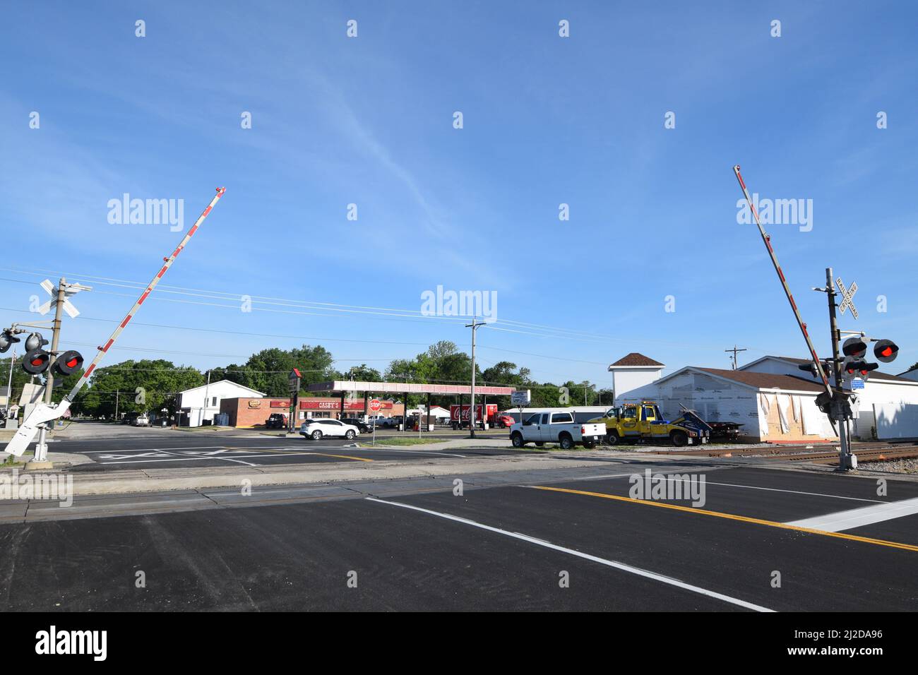 Descending gates at a railroad crossing in Arcola, Illinois Stock Photo Alamy