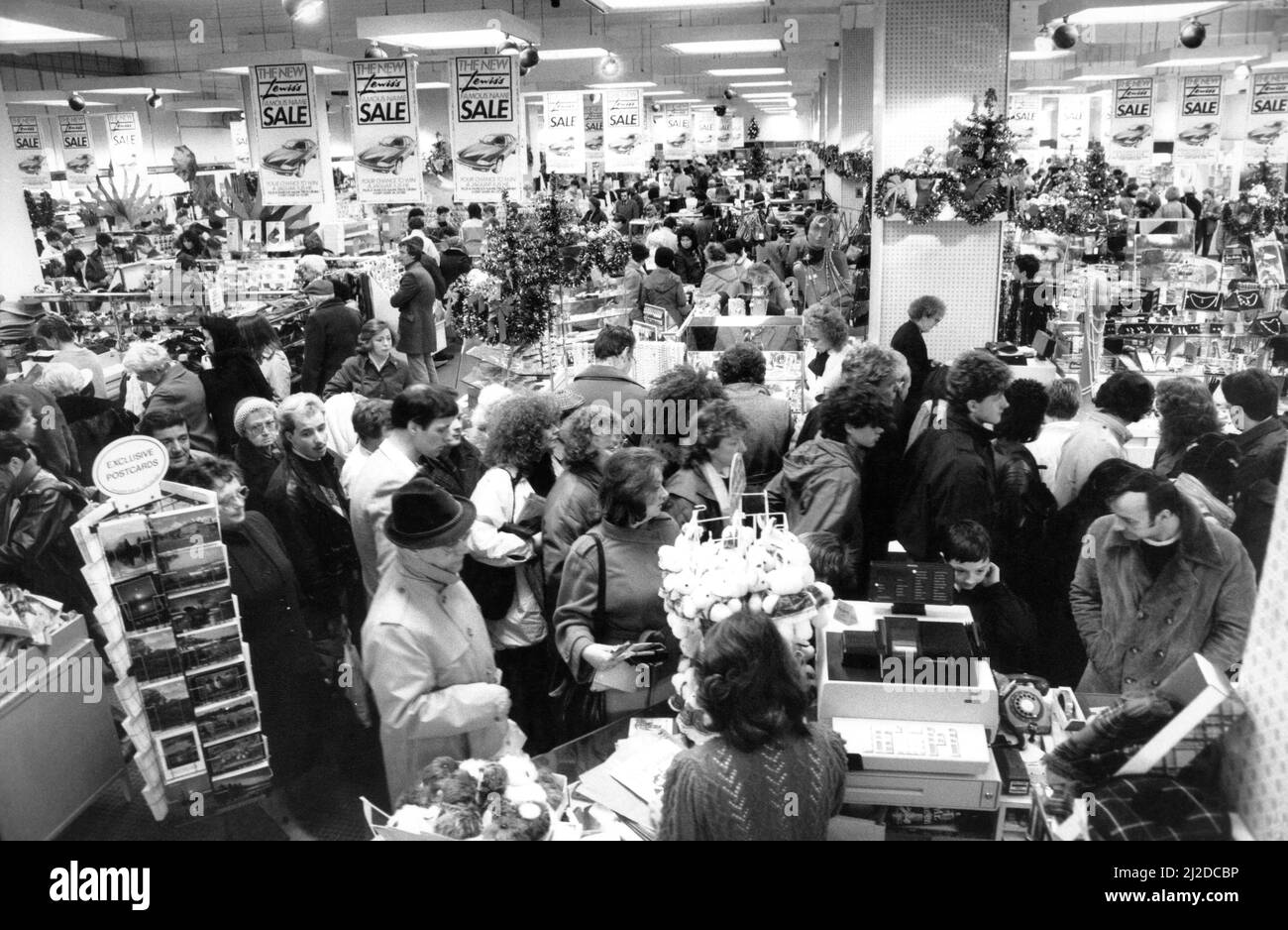 The January sales have come early, shoppers on Boxing Day in Lewis's store on Argyle Street, Glasgow, 26th December 1985. Stock Photo