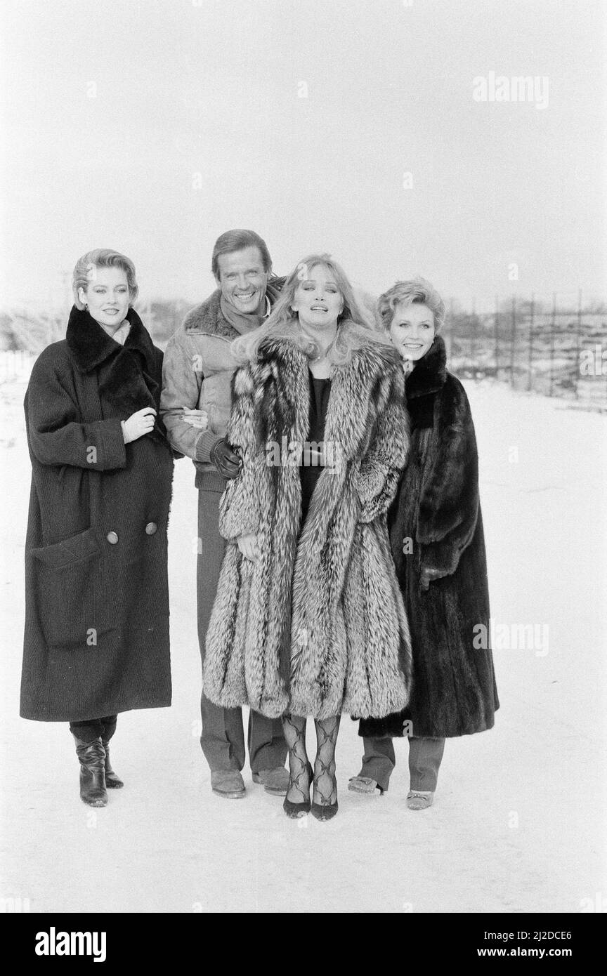 The opening of the world's largest silent film stage at Pinewood Studios, the original stage was completely destroyed by fire. James Bond star Roger Moore is pictured with Bond Girls Allison Doody, Fiona Fullerton and Tanya Roberts, all star alongside Moore in the newest Bond production 'A View to a Kill'.  7th January 1985. Stock Photo