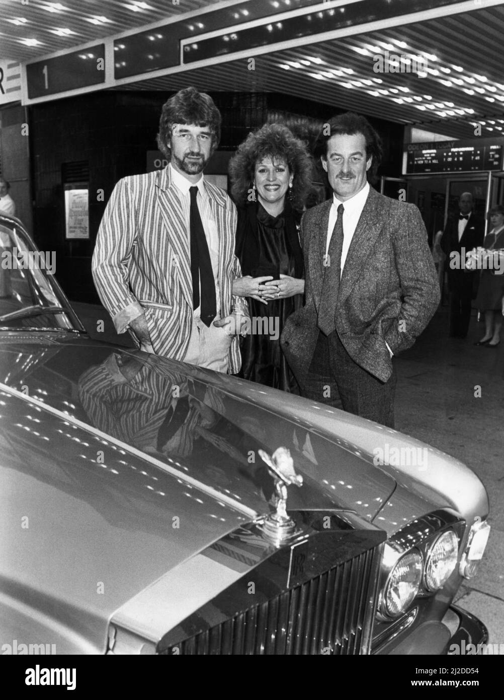 Scottish singer and actress Barbara Dickson re-united with actor Bernard Hill and playwright Willy Russell in Liverpool, eleven years after the original production of the play John, Paul, George, Ringo and Bert.The play, written by Russell, was  performed at the Everyman Theatre in the summer of 1974 before moving on to the West End. They were back for the non-charity premiere of The Chain at the city's Odeon Film Centre. 11th July 1985. Stock Photo
