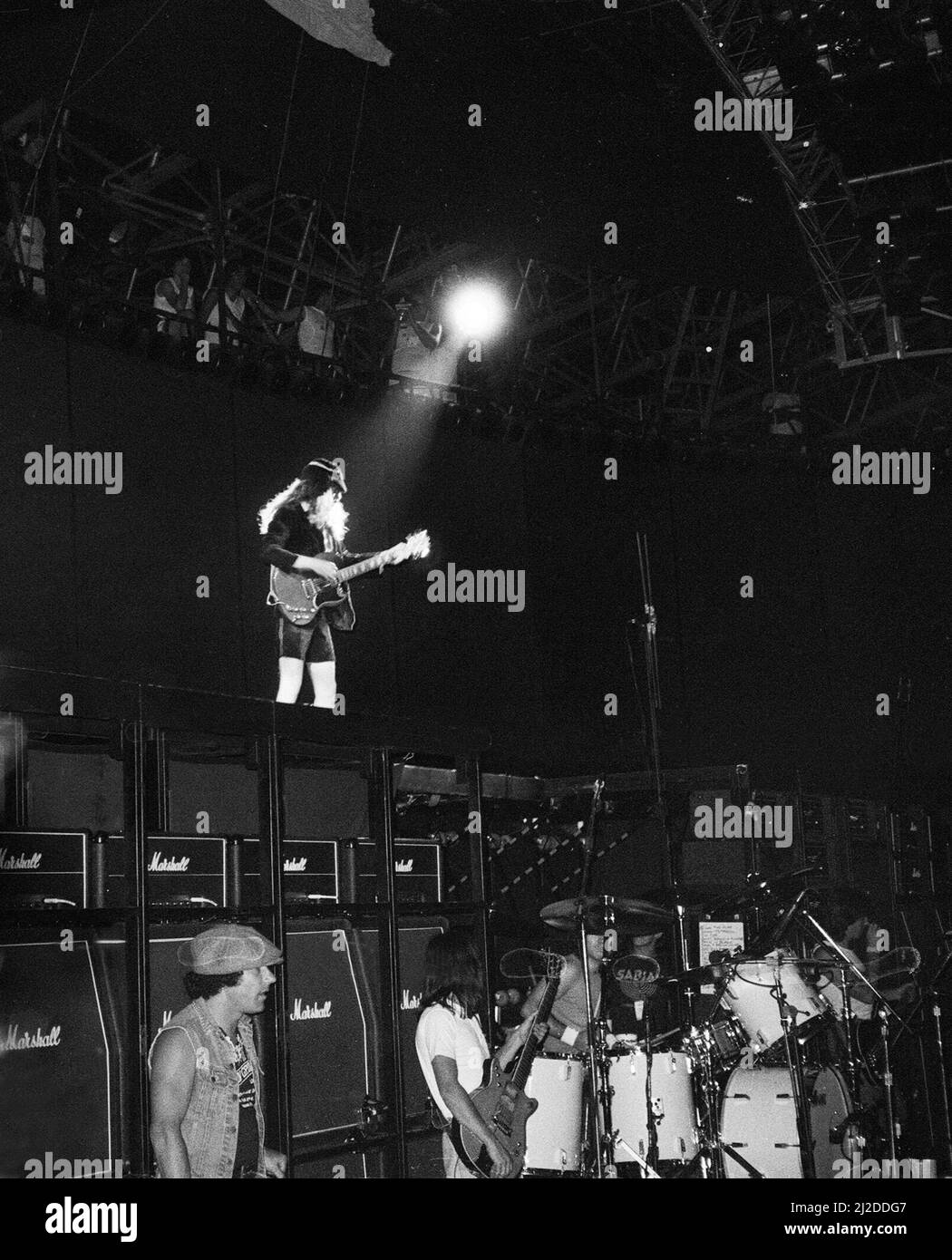 Angus young 1980s hi-res stock photography and images - Alamy