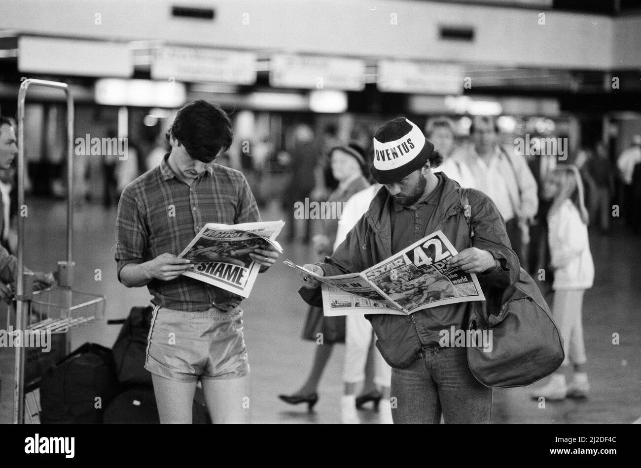 Liverpool Fans and Supporters return home. Day after Heysel Stadium