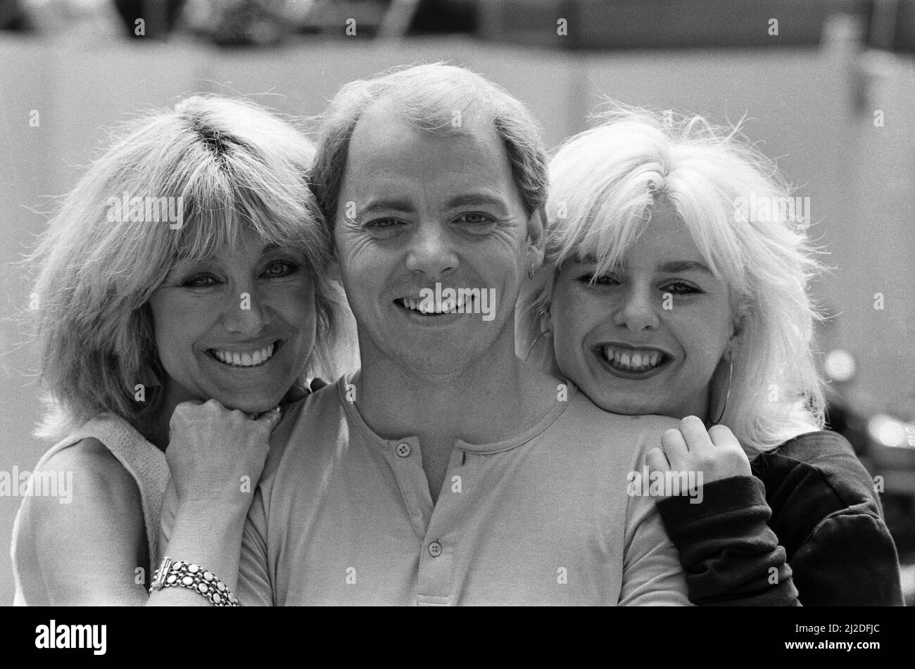 Scottish singer Jim Diamond pictured with some of his backing group, Vicki and Sam Brown, wife and daughter of Joe Brown. Pictured, left to right, Vicki Brown, Jim Diamond and Sam Brown. 16th May 1985. Stock Photo