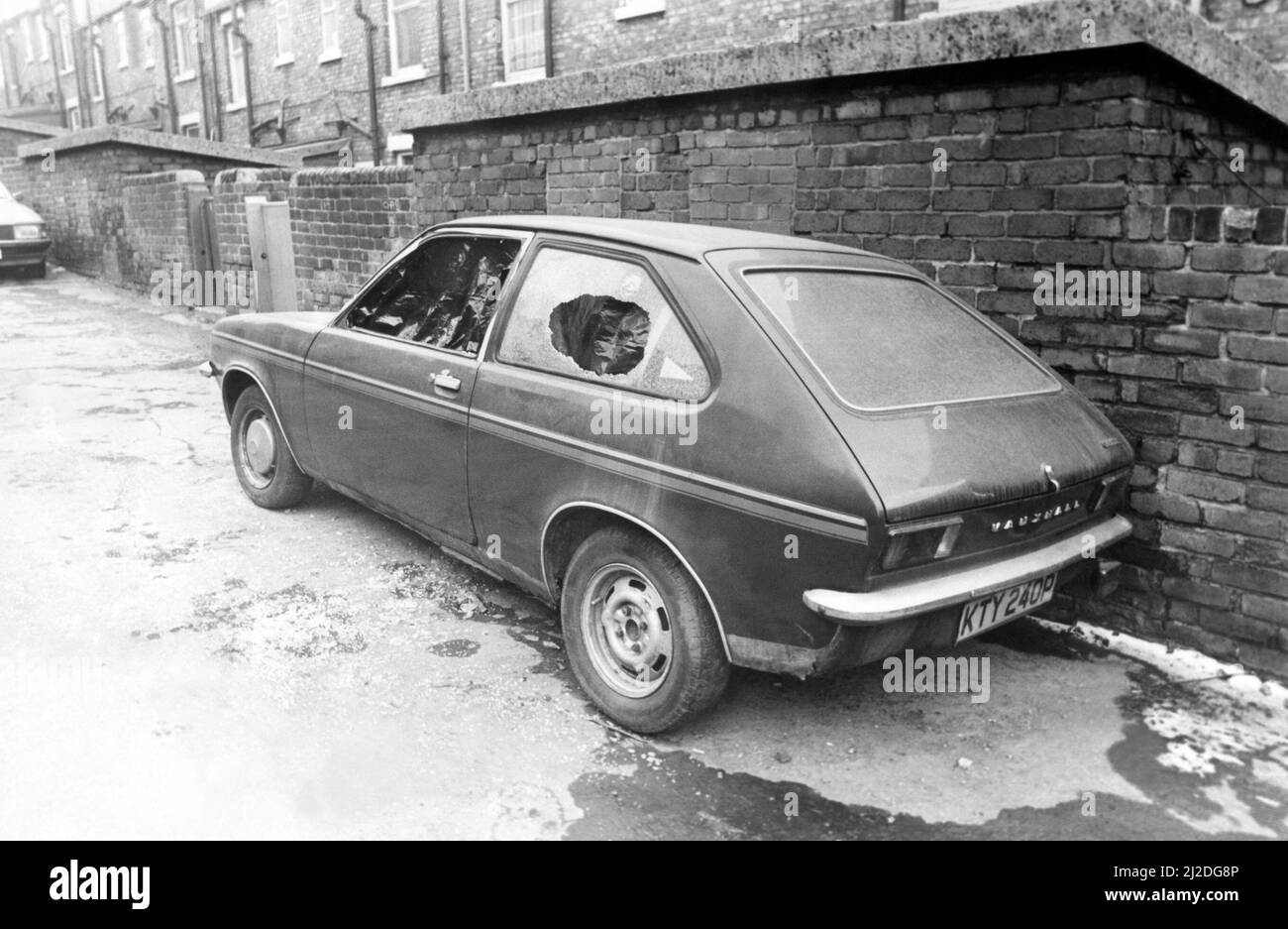 The National Miners Strike 1985 The damaged car owned by working miner Malcolm Gowland 13 February 1985 Stock Photo