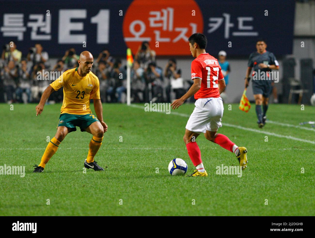 Sep 5, 2009-Seoul, South Korea-Mark Bresciano of Australia and Lee Young-Pyo of South Korea compete for the ball during the international friendly match between South Korea and the Australian Socceroos at Seoul World Cup Stadium on September 5, 2009 in Seoul, South Korea. Stock Photo