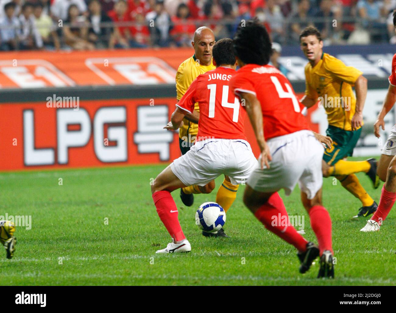 Sep 5, 2009-Seoul, South Korea-Mark Bresciano of Australia and Lee Jung-Soo of South Korea compete for the ball during the international friendly match between South Korea and the Australian Socceroos at Seoul World Cup Stadium on September 5, 2009 in Seoul, South Korea. Stock Photo