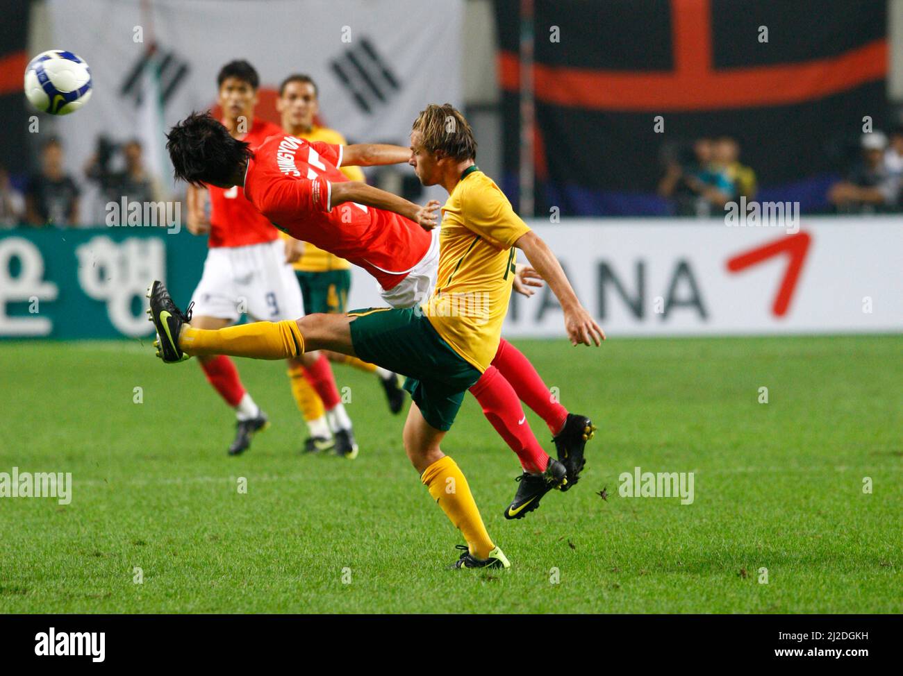 Sep 5, 2009-Seoul, South Korea-Brett Holman of Australia and Lee Chung-Yong of South Korea compete for the ball during the international friendly match between South Korea and the Australian Socceroos at Seoul World Cup Stadium on September 5, 2009 in Seoul, South Korea. Stock Photo