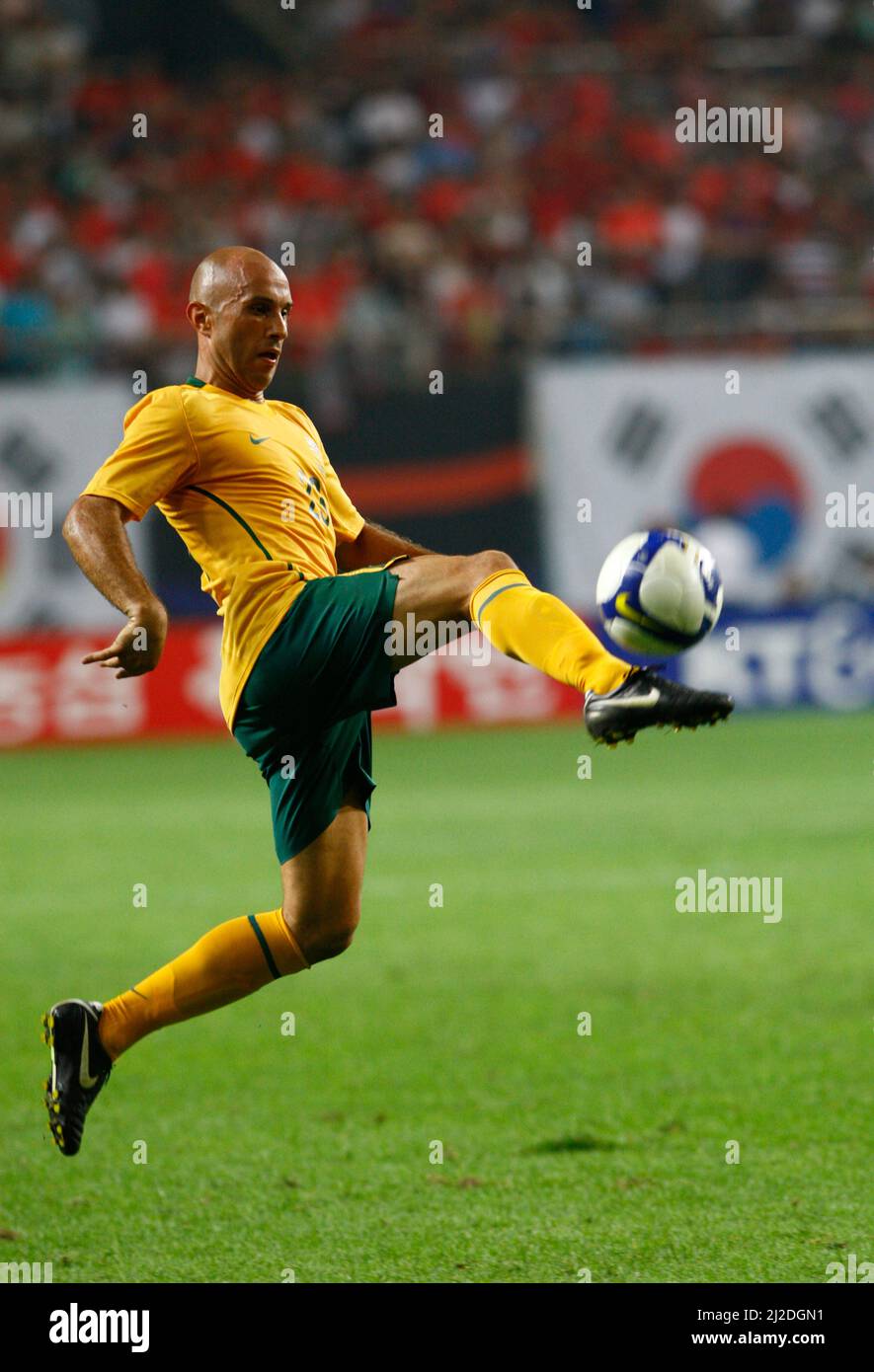 Sep 5, 2009-Seoul, South Korea-Mark Bresciano of Australia in action during the international friendly match between South Korea and the Australian Socceroos at Seoul World Cup Stadium on September 5, 2009 in Seoul, South Korea. Stock Photo
