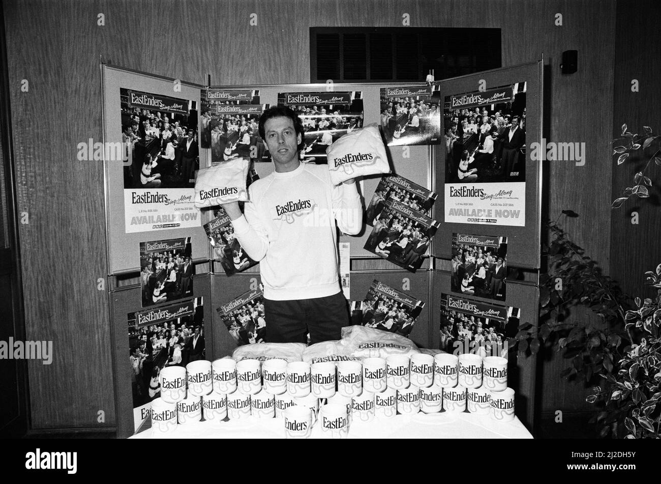 'Dirty Den' aka Leslie Grantham, landlord of the Queen Victoria had a part time job selling EastEnders t-shirts and coffee mugs. 29th November 1985. Stock Photo