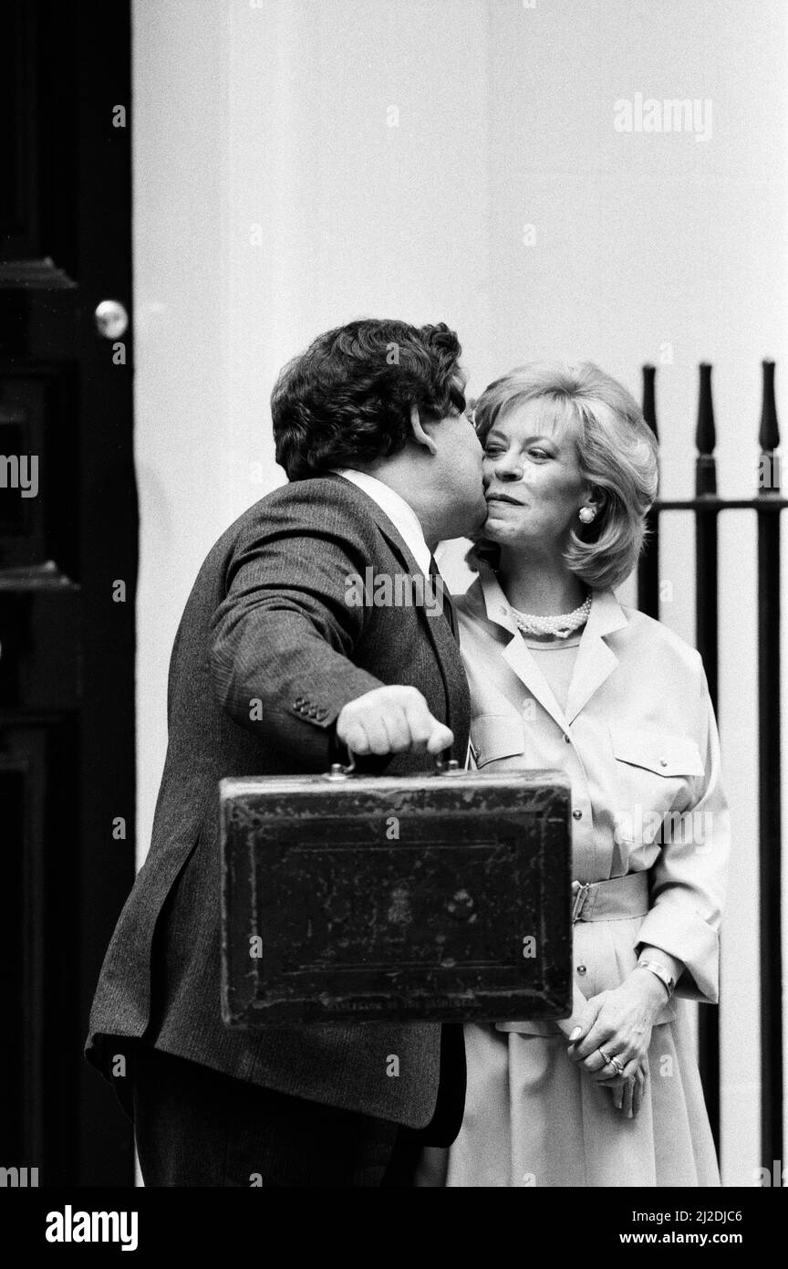Chancellor of the Exchequer Nigel Lawson outside 11 Downing Street with his wife Therese on Budget Day. 18th March 1986. Stock Photo
