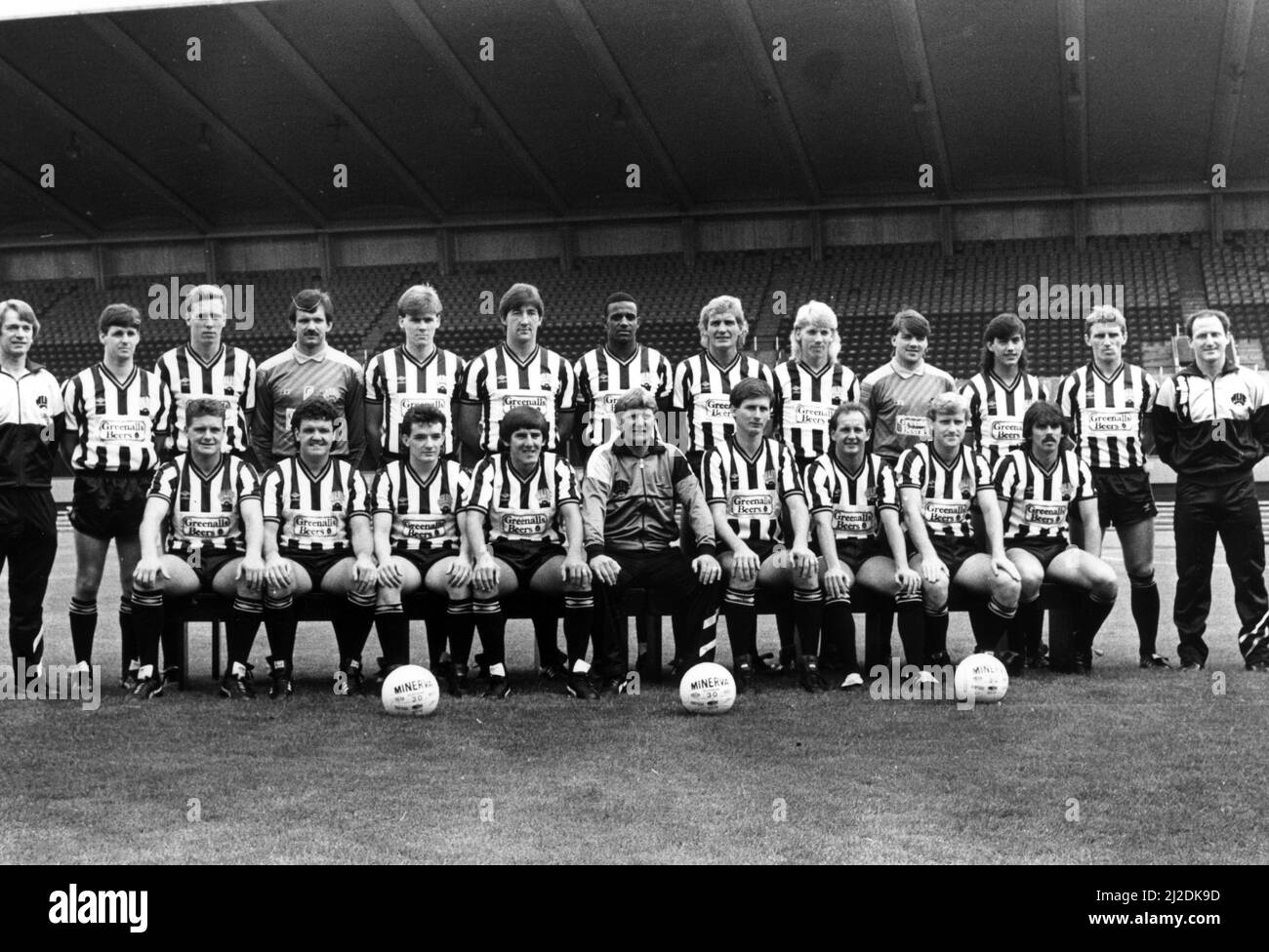 Newcastle United team 1986/87 unveiled. Back row, left to right: Coach Colin Suggett, Kenny Wharton, Paul Tinnion, Martin Thomas, Neil McDonald, Billy Whitehurst, Tone Cunningham, Jeff Clarke, Joe Allon, Gary Kelly, Paul Steohenson, John Anderson, Coach John Pickering. Front: Paul Gascoigne, John Bailey, Paul Ferris, Peter Beardsley, Willie McFaul, Glenn Roeder, David McCreery, Ian Stewart, Alan Davies. 20th August 1986. Stock Photo