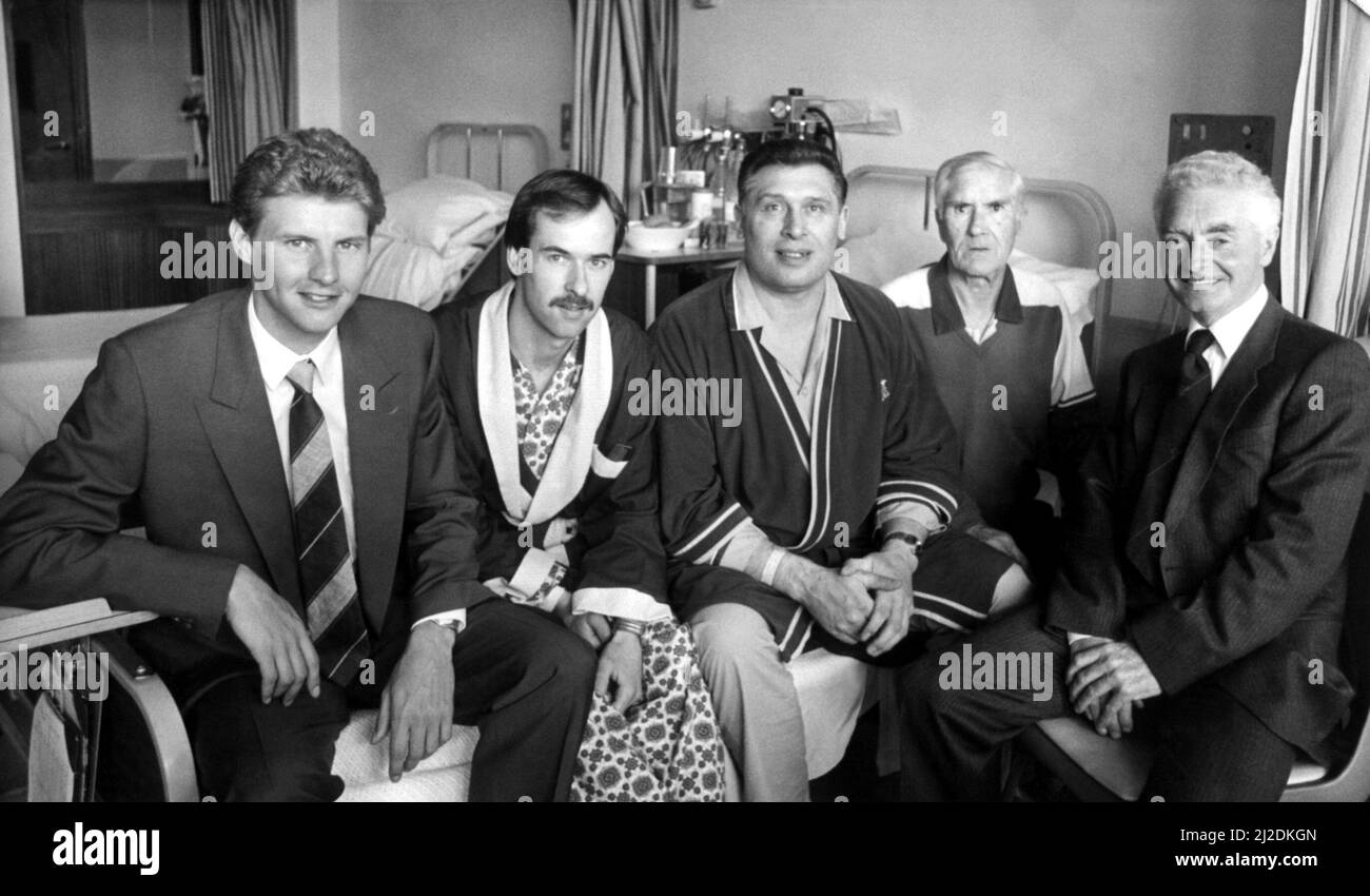 Athlete Steve Cram  Steve Cram becomes the British Heart Foundation President of its Northern Region 19 May 1986, pictured with heart patients Gary Abernethy, Jospeh Wales, James Darling and Steve's coach Jim Hedley Stock Photo