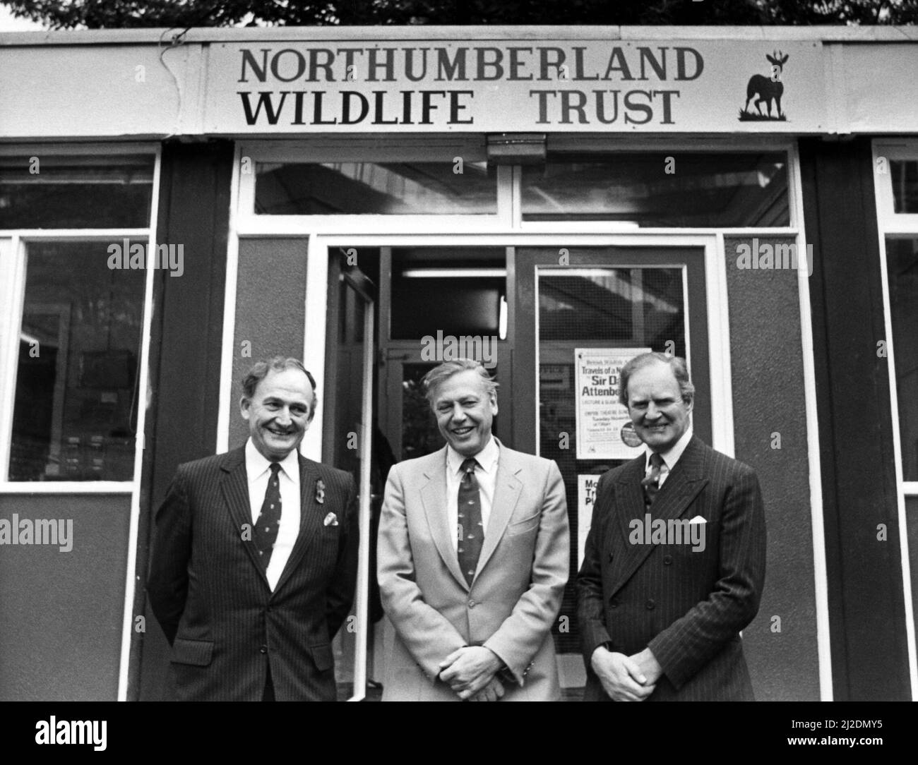 Visit by Sir David Attenborough Chairman of the British Wildlife Appeal to the Northumberland Wildlife Trust Ltd., HQ Newcastle on 5th November, 1985 Left to right, Mr Bob Edmonds Chairman of the Northumberland Wildlife Trust, Sir David Attenborough and Lord Joicey, President of the Northumberland Wildlife Trust Stock Photo