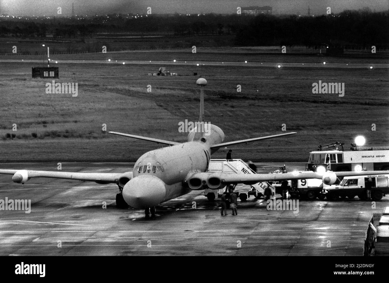 A secret test flight of a Hawker Siddeley (Bae) Nimrod ended in an emergency at Newcastle Airport. The plane landed just hours before the Government was expected to announce a decision in favour of Nimrod's for the airbourne early warning system to be used by the RAF.    7th December, 1986. Stock Photo