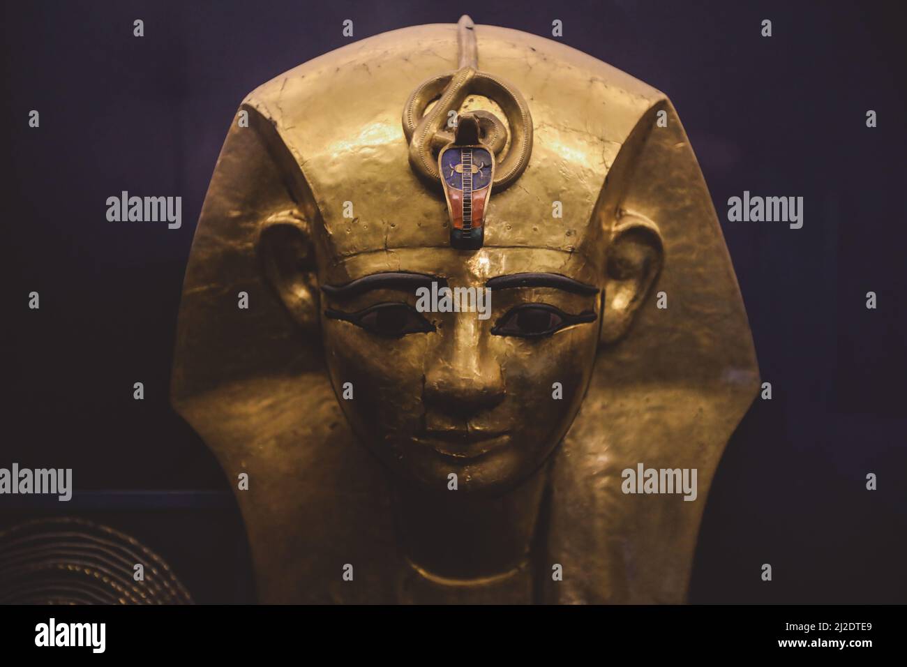 Golden Mask of Ancient Egyptian Pharaoh Tutankhamun in the Cairo ...