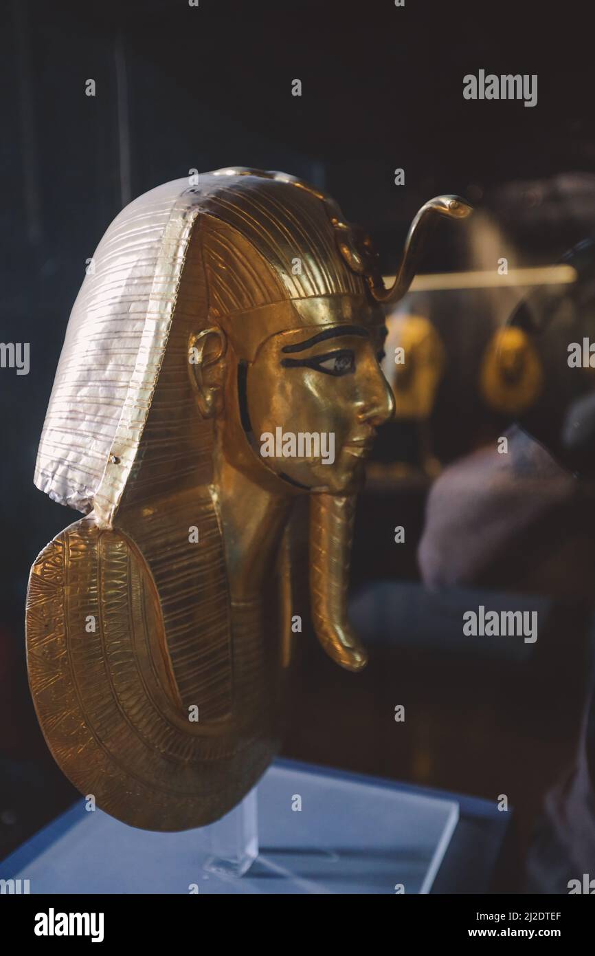 Golden Mask of Ancient Egyptian Pharaoh Tutankhamun in the Cairo ...