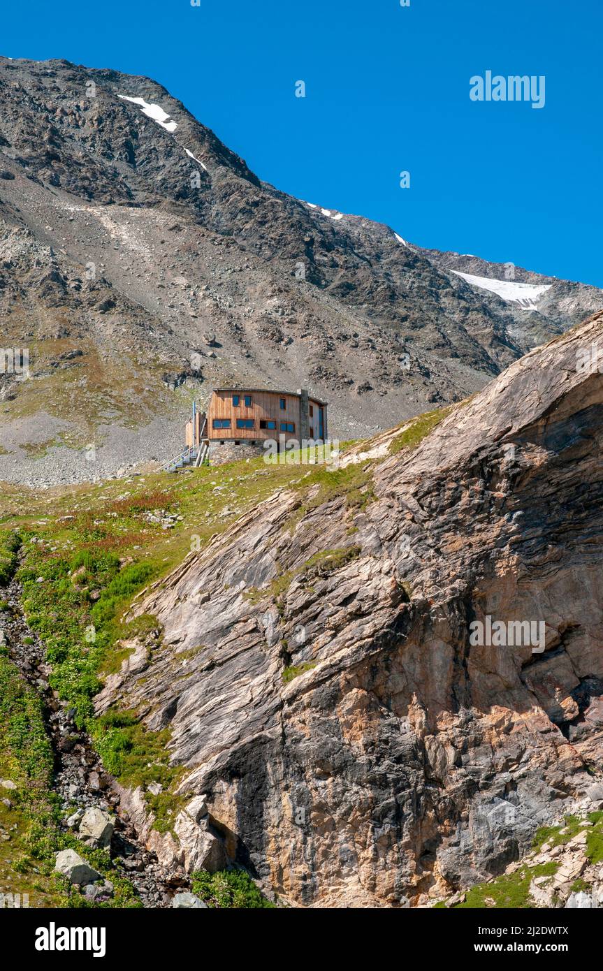 Peclet-Polset refuge (2474 m), Vanoise National Park, Pralognan-la-Vanoise, Savoie (73), Auvergne-Rhone-Alpes, France Stock Photo