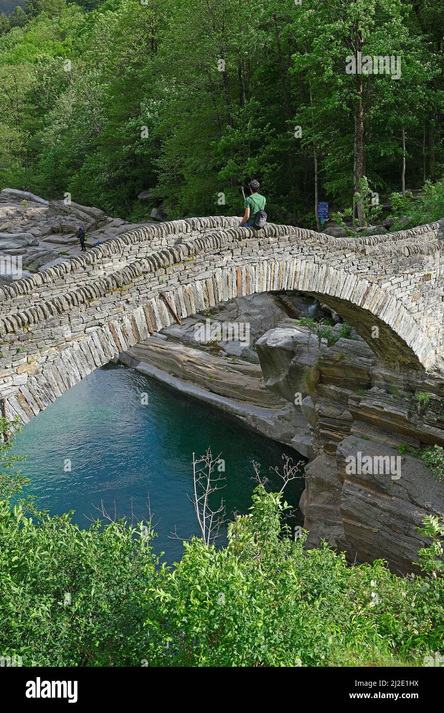 Medieval stone arch bridge hi-res stock photography and images - Alamy