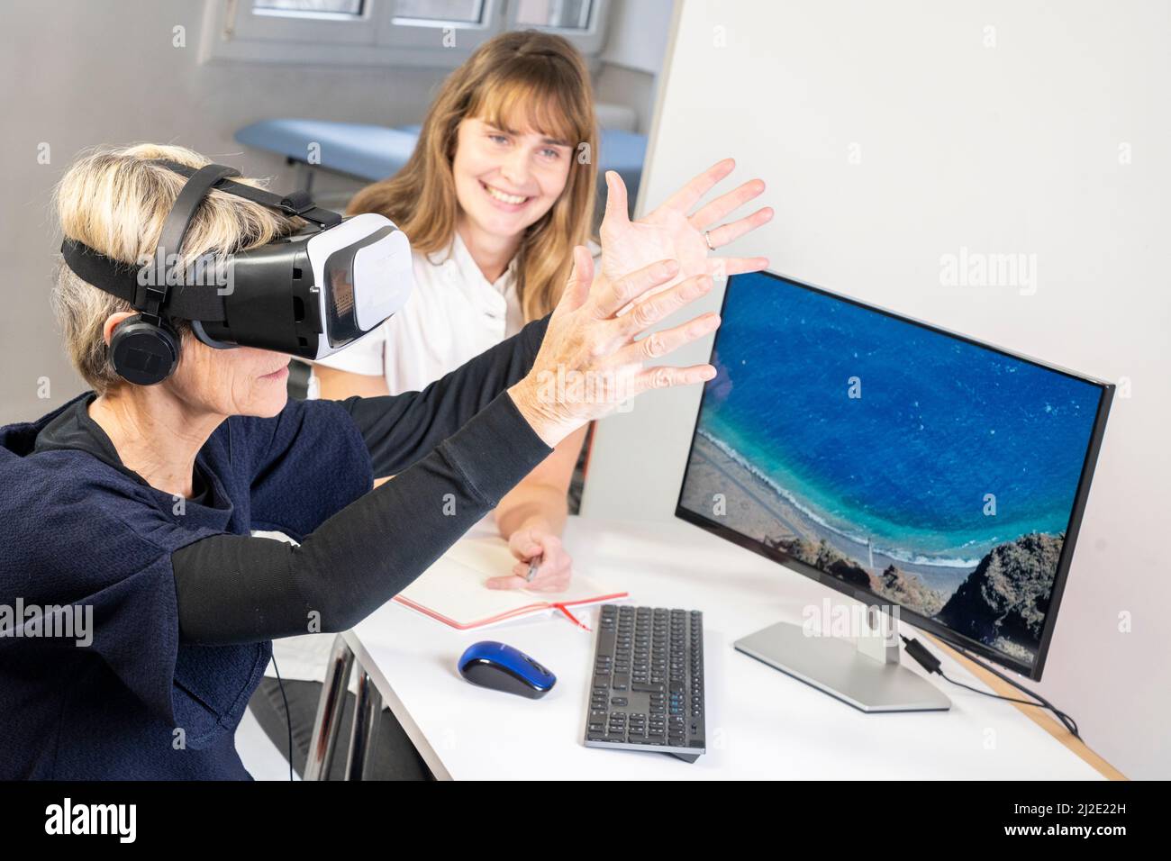 Elderly woman in virtual reality headset Stock Photo Alamy