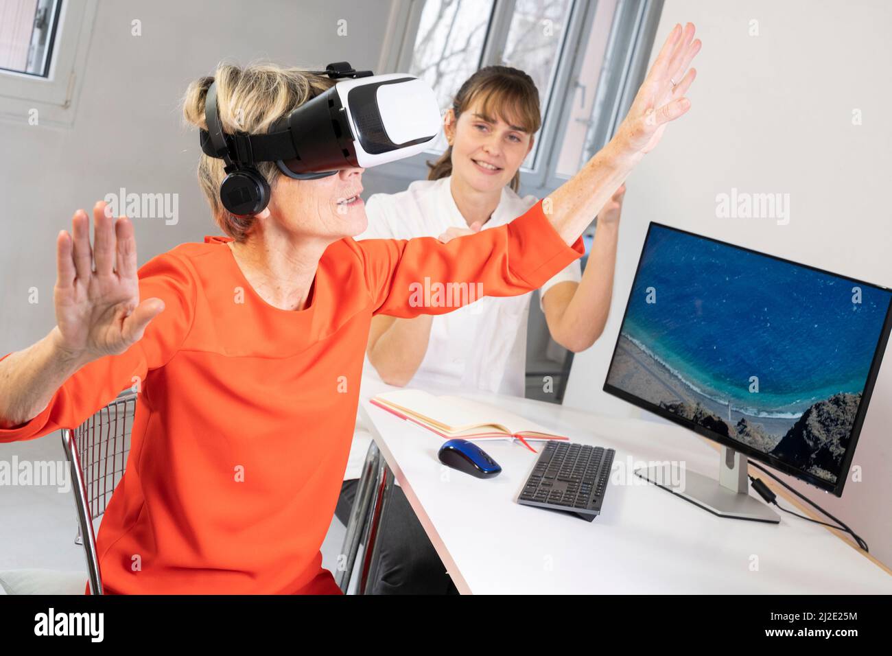 Elderly woman in virtual reality headset Stock Photo - Alamy