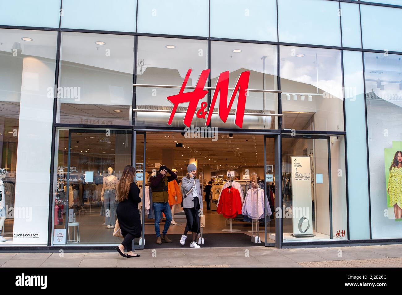 Windsor, Berkshire, UK. 31st March, 2022. High Street fashion brand, H&M  have announced it is to close 240 stores across the world following a slow  down in sales and the closure of