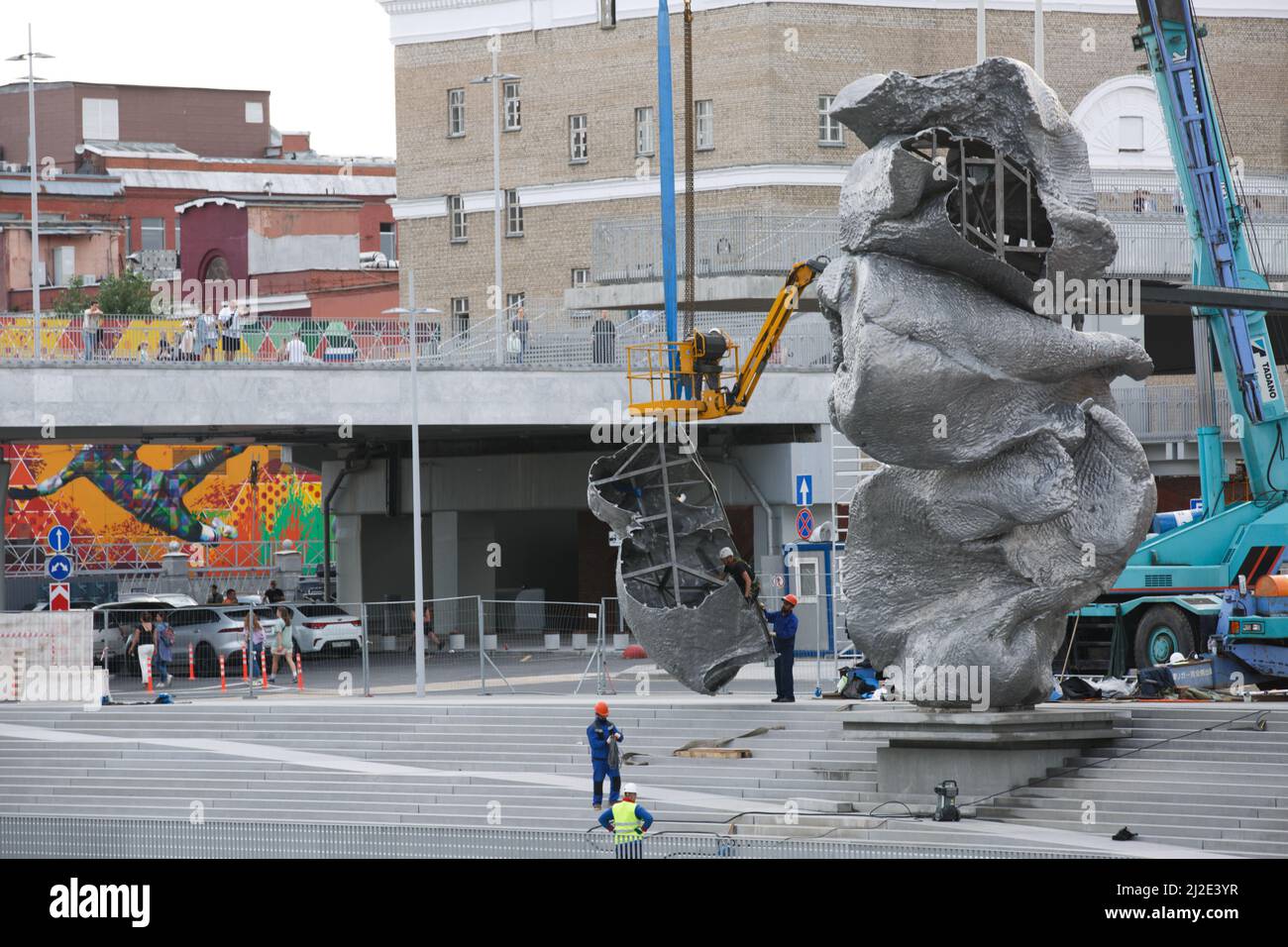 Moscow, Russia, August 14, 2021: The sculpture by Swiss artist Urs Fischer, called Big Clay 4, was installed on Bolotnaya Naberezhnaya. Monumental mod Stock Photo