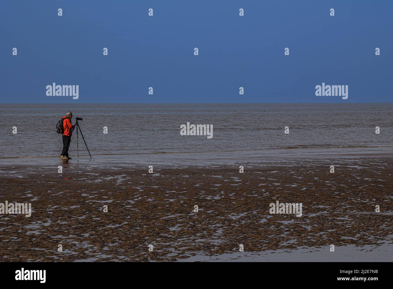 Photo of a tripod on the beach hi-res stock photography and images - Alamy