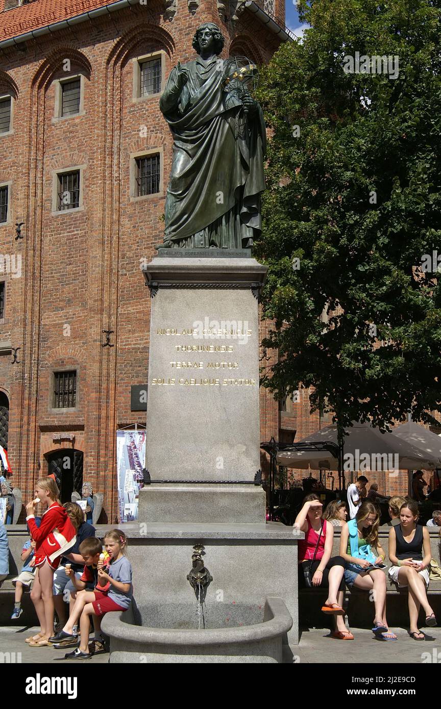 Toruń, Pomorze, Poland Polen Polska, Monument to Nicholas Copernicus; Monumento a Nicolás Copérnico; Denkmal für Nikolaus Kopernikus; Mikołaj Kopernik Stock Photo