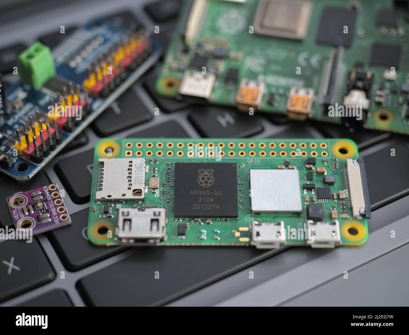 ラズベリー GarageMinder: Automatic Garage Door | Hackaday
