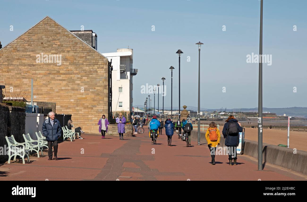 Portobello seaside, Edinburgh, Scotland, UK. 1st April 2022. Sunshine for those on the promenade at the seaside coastal suburb by the Firth of Forth. Temperaure of 5 degrees centigrade. Credit: Scottishcreative/alamy live news. Stock Photo