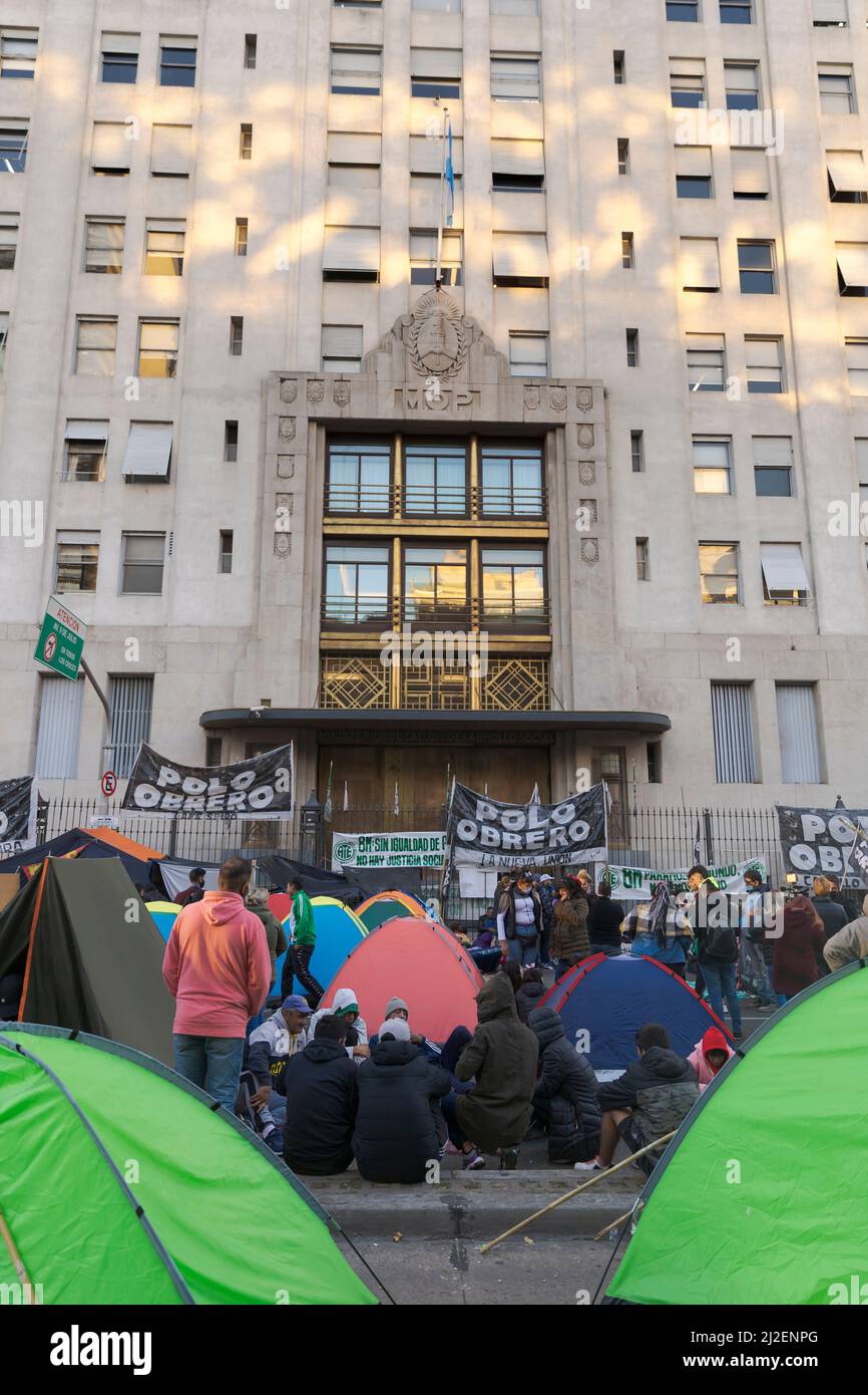 Buenos Aires, Argentina. 31st Mar, 2022. Social movements make claims to the government and as a measure of force they are camping on Avenida 9 de Julio in front of the Ministry of Social Development among other points in the city and the country, since yesterday 30th March. They have been camping for a day cutting off traffic and generating vehicular chaos. They will continue until noon on Friday, 1st April. (Credit Image: © Esteban Osorio/Pacific Press via ZUMA Press Wire) Stock Photo
