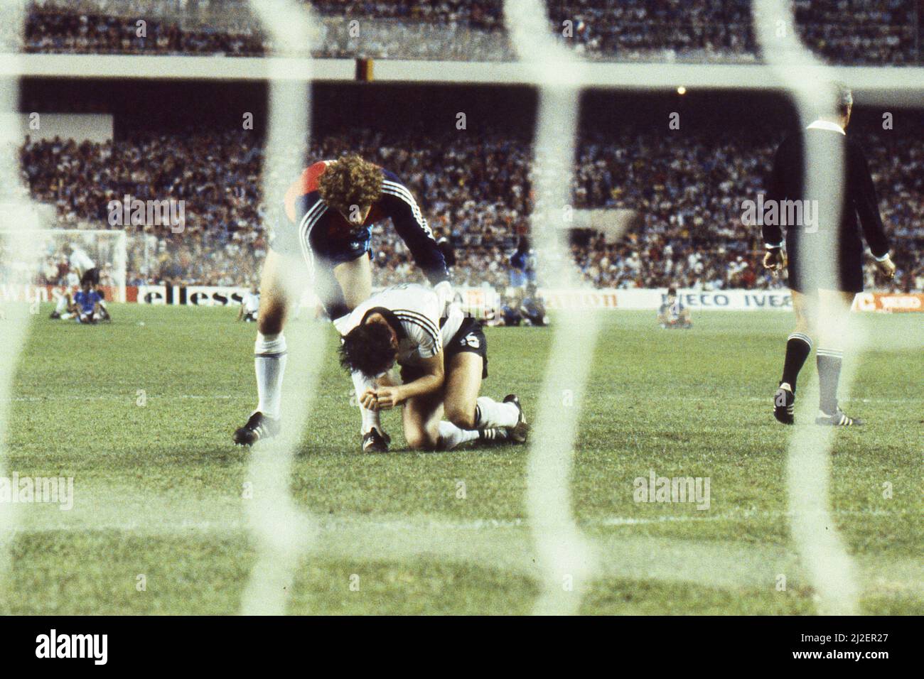 goalwart Harald Toni SCHUMACHER (GER) comforts Uli STIELIKE after his missed penalty, Soccer World Cup 1982 in Spain, semi-final, semi-final, Germany - France 8:7 ae (3:3, 5:4) Soccer World Cup 1982 in Spain, Semifinals, Â Stock Photo