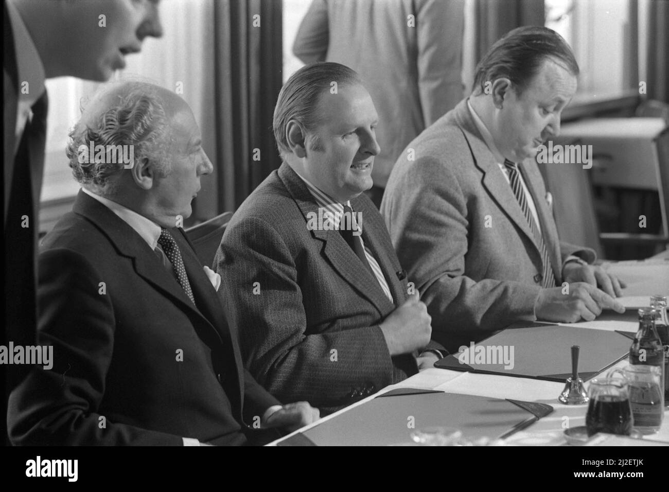 from left: FDP chairman Walter SCHEEL, general secretary Karl-Hermann FLACH and deputy party chairman Hans-Dietrich GENSCHER (all FDP) sit next to each other at a table, black and white, black and white, black and white, monochrome, SW monochrome, black and white photo, December 12 .1972. Stock Photo