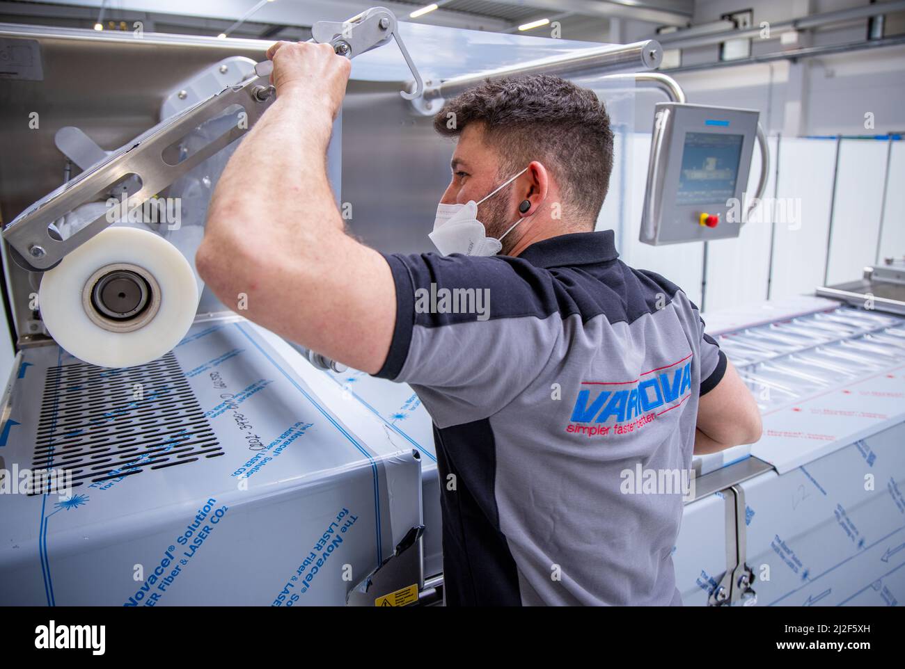 Zarrentin, Germany. 01st Apr, 2022. Employee Julian Lagger 