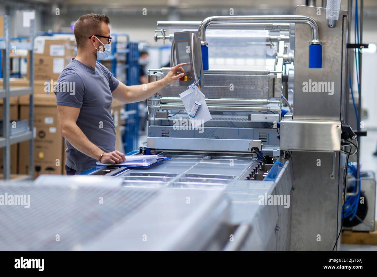 Zarrentin, Germany. 01st Apr, 2022. An employee programs a 