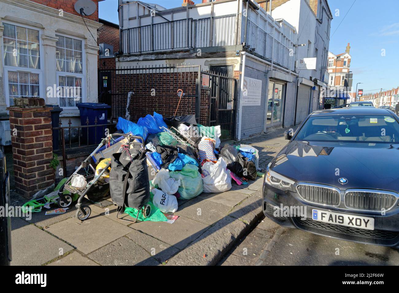 Rubbish on london street hires stock photography and images Alamy