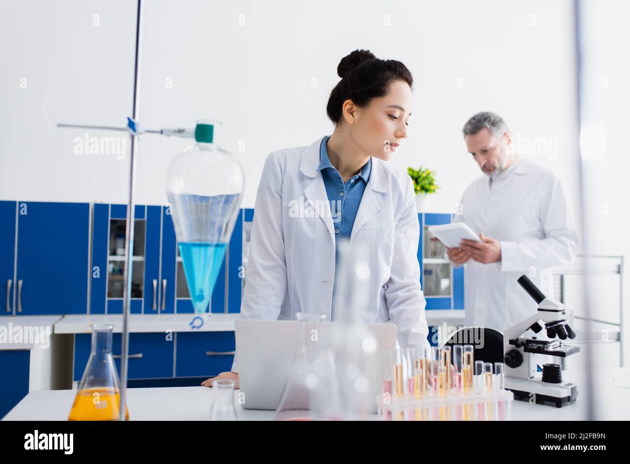 Bioengineers hi-res stock photography and images - Alamy