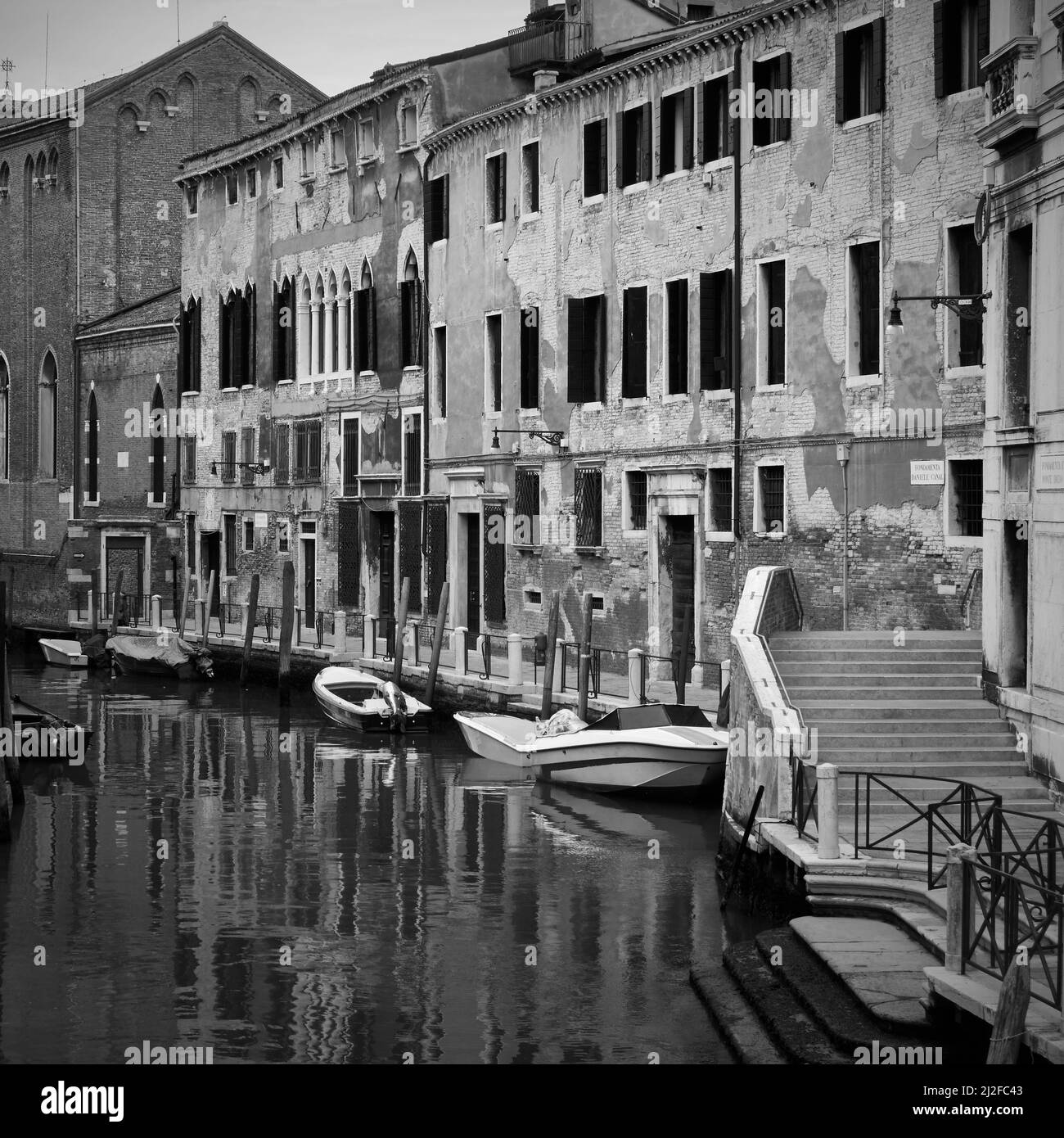 Black and white cityscape hi-res stock photography and images - Alamy