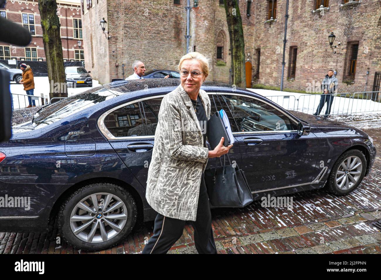 2022-04-01 09:55:26 Minister Sigrid Kaag of Finance arrives at the Binnenhof, prior to the weekly Council of Ministers. ANP / Dutch Height / Sandra Uittenbogaart netherlands out - belgium out Stock Photo