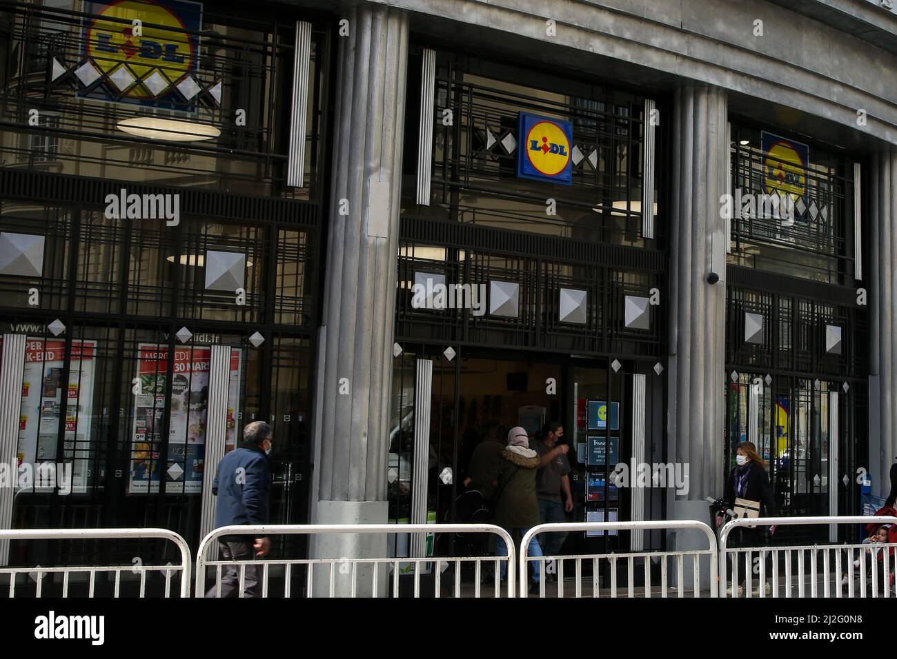 Nice, France. 1st Apr, 2022. Shoppers seen entering a branch of Lidl in Nice.  (Credit Image: © Dinendra Haria/SOPA Images via ZUMA Press Wire Stock Photo  - Alamy
