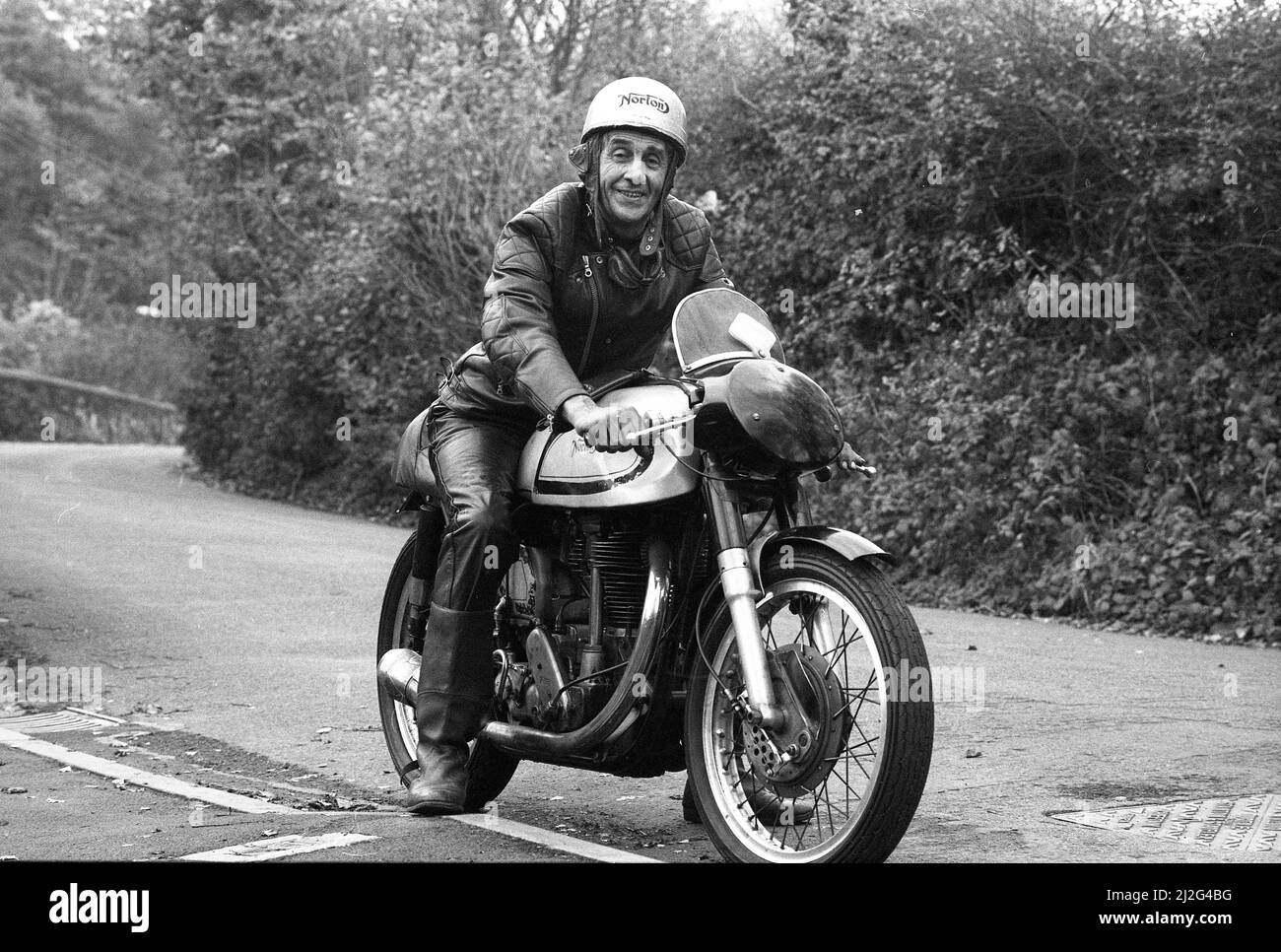 Old biker riding his 500cc Manx Norton motorcycle in 1994. British Britain classic motorcycle motorbike rider biker 1990s Stock Photo
