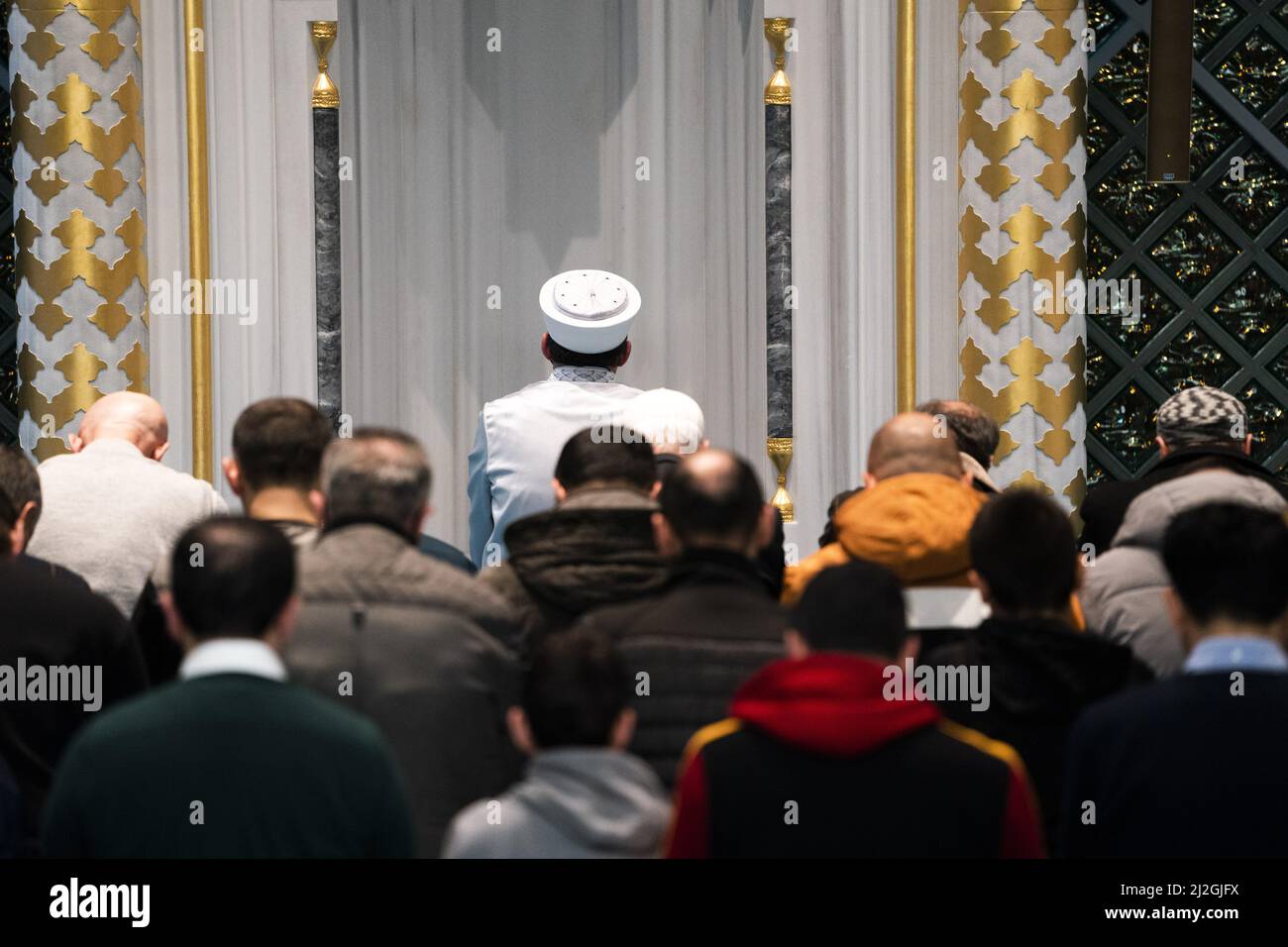 2022-04-01 21:53:12 UTRECHT - Visitors to the Turkish Ulu mosque during evening prayers at the beginning of the fasting month of Ramadan. Between sunrise and sunset, Muslims leave their food and drink and do not make love. With the fast, Muslims remember that the Prophet Muhammad received the first of his revelations. ANP JEROEN JUMELET netherlands out - belgium out Stock Photo