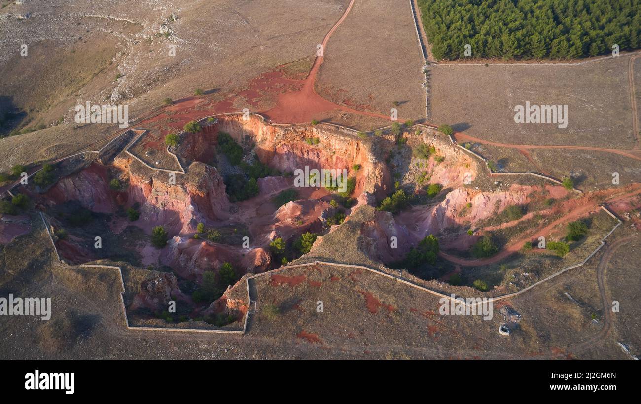 Cava di bauxite hi-res stock photography and images - Alamy