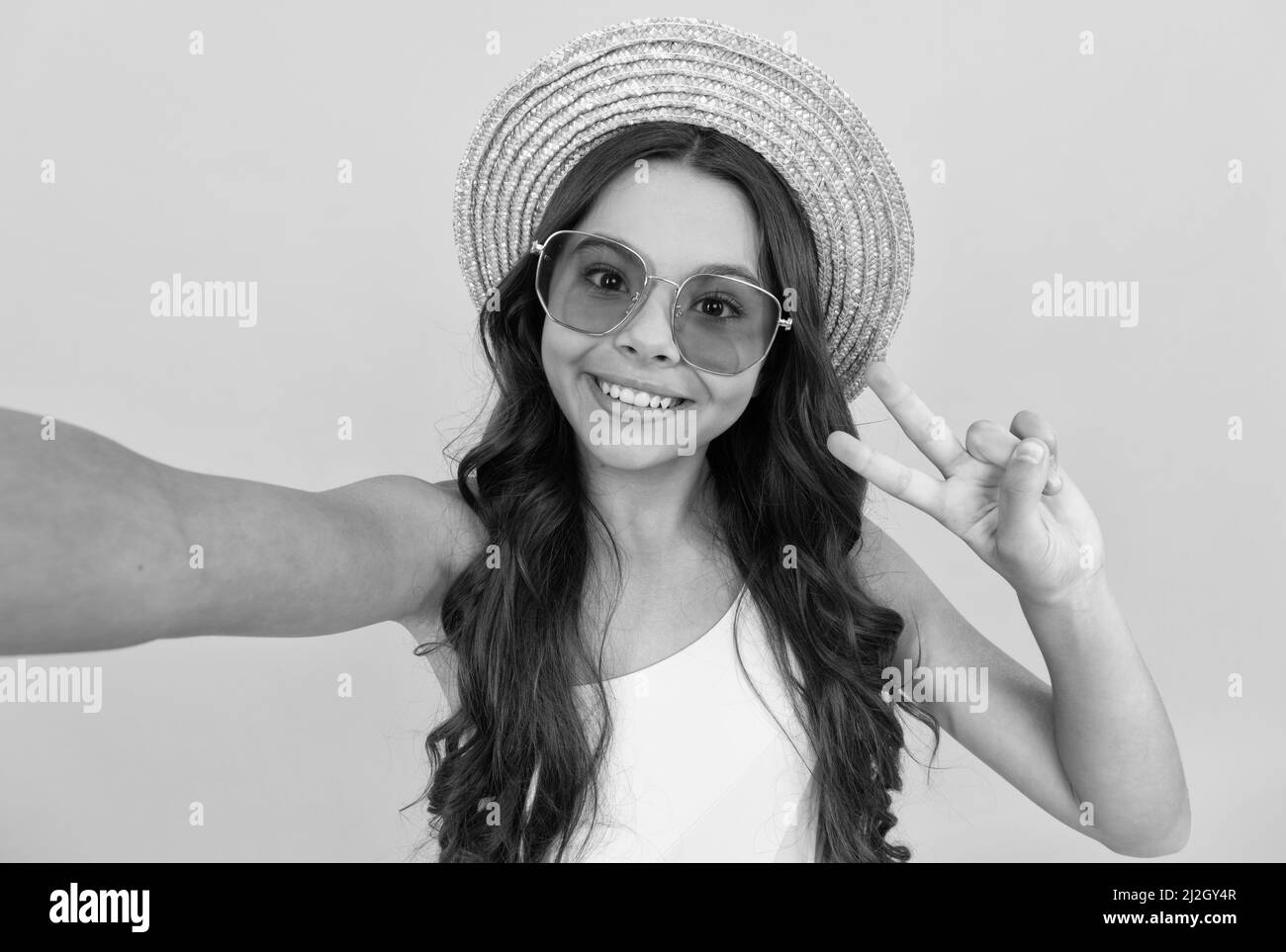  Little girl making selfie background Black and White Stock Photos ...