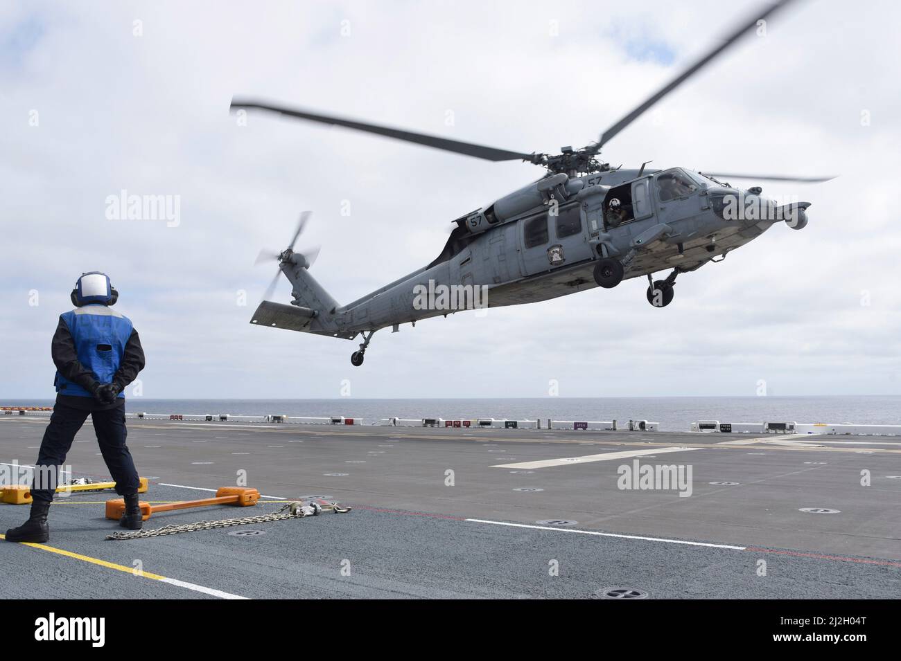 Hsc Ocean 220330-N-XN177-1042 PACIFIC OCEAN (March 30, 2022) – An MH-60S Seahawk ...